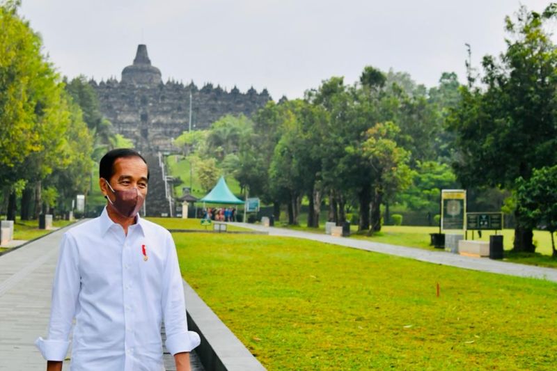 Presiden tekankan vaksin penguat seiring warga mudik capai 79 juta