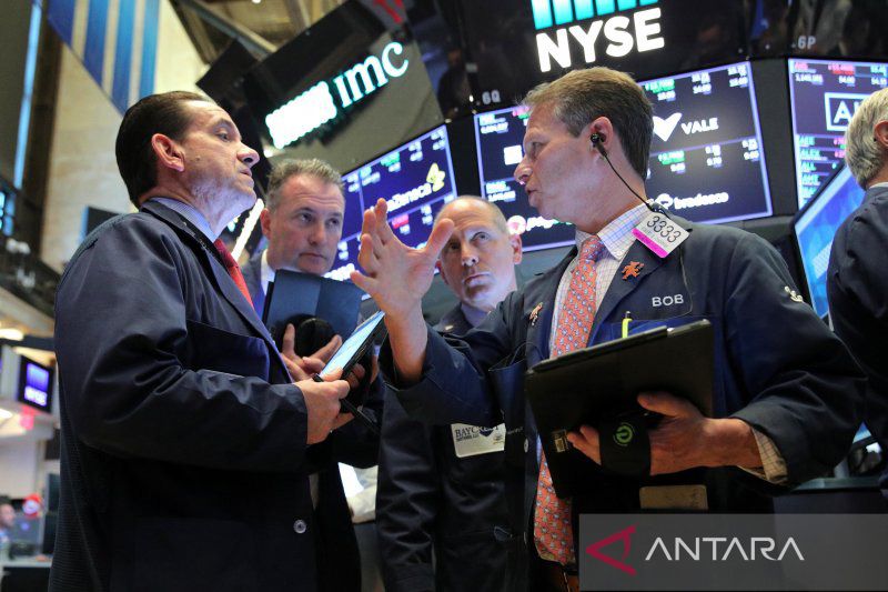 Wall Street ditutup naik, Indeks Dow Jones melonjak 748, 97 poin
