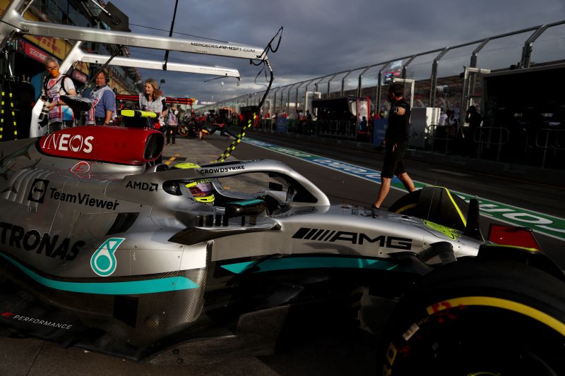 Hamilton sebut performa Mercedes tak kunjung membaik di GP Australia