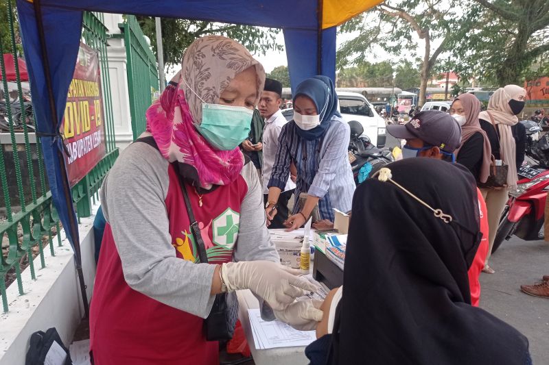 Dinkes Lebak layani vaksinasi COVID-19 di depan Masjid Al Araf