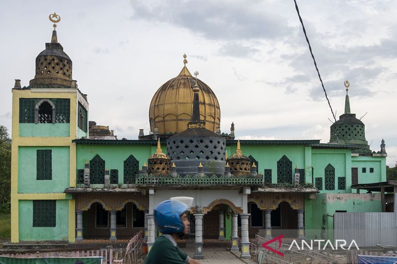 Kubah Masjid Berarsitektur Stupa di Sigi