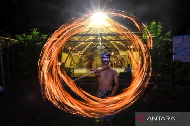 Tradisi permainan tradisional api Purnacandra di Banyuwangi