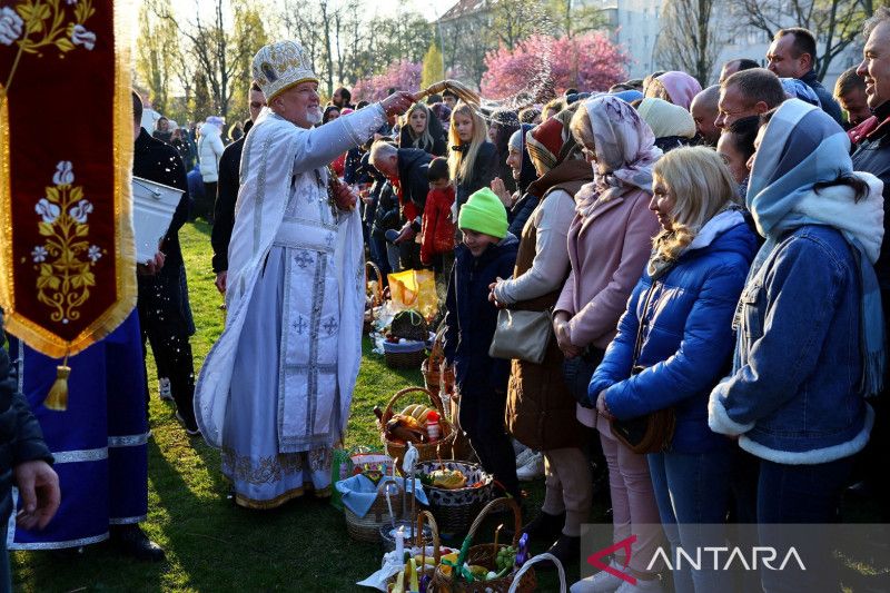 Parlemen Ukraina loloskan RUU larangan kelompok agama terkait Rusia