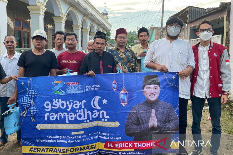 Relawan Erick Thohir salurkan bantuan bagi marbot di Kota Serang