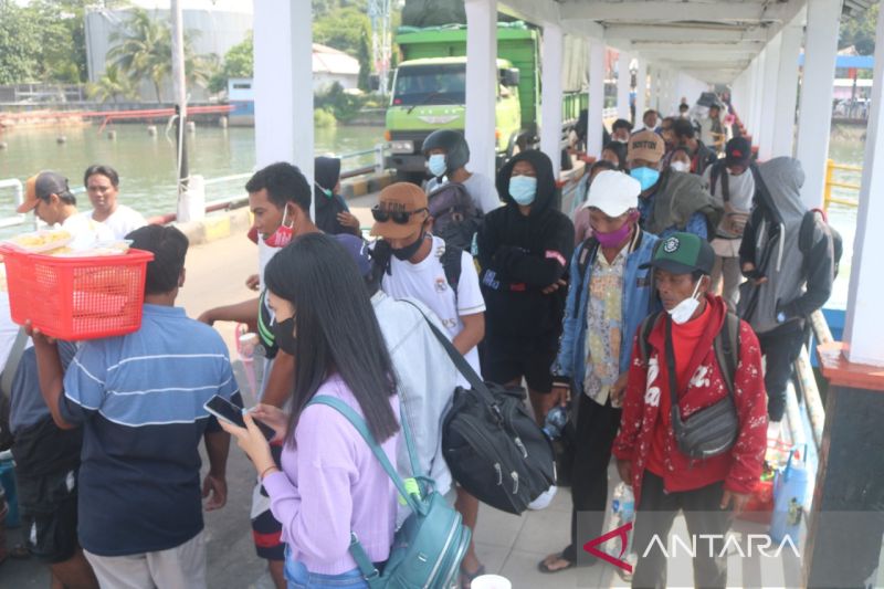 Pelindo sebutkan kapal rute Lombok-Surabaya isi penuh kendaraan pemudik