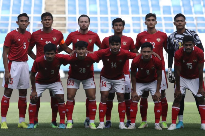 Ribuan orang rela antre semalaman demi dapatkan tiket Indonesia U-23 vs Vietnam