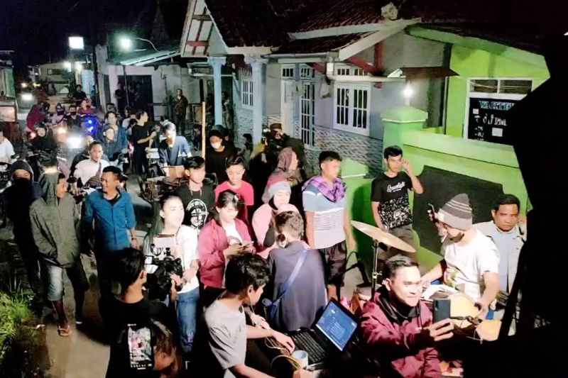 Obrog, tradisi membangunkan sahur ala Cirebon
