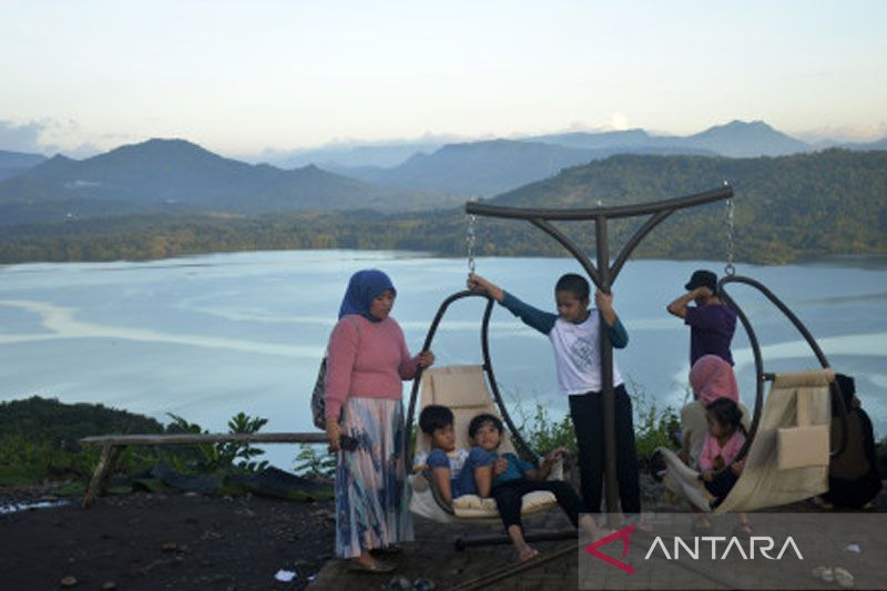 Libur Lebaran di objek wisata Bukit Bollangi Gowa