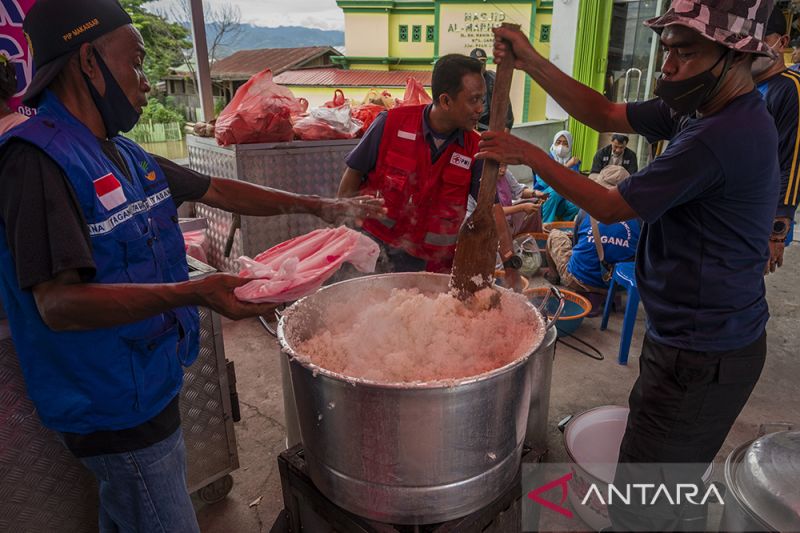 Dapur Umum Banjir Luapan Sungai Palu