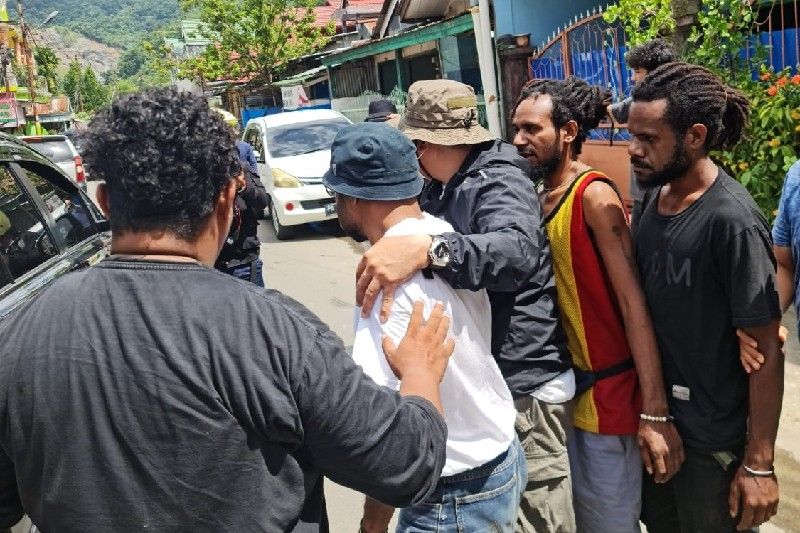Flash – Jubir PRP Jefry Wenda ditangkap di Perumnas Jayapura