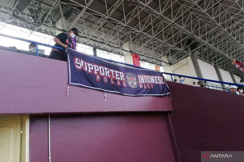 Suporter Indonesia datangi stadion dukung timnas