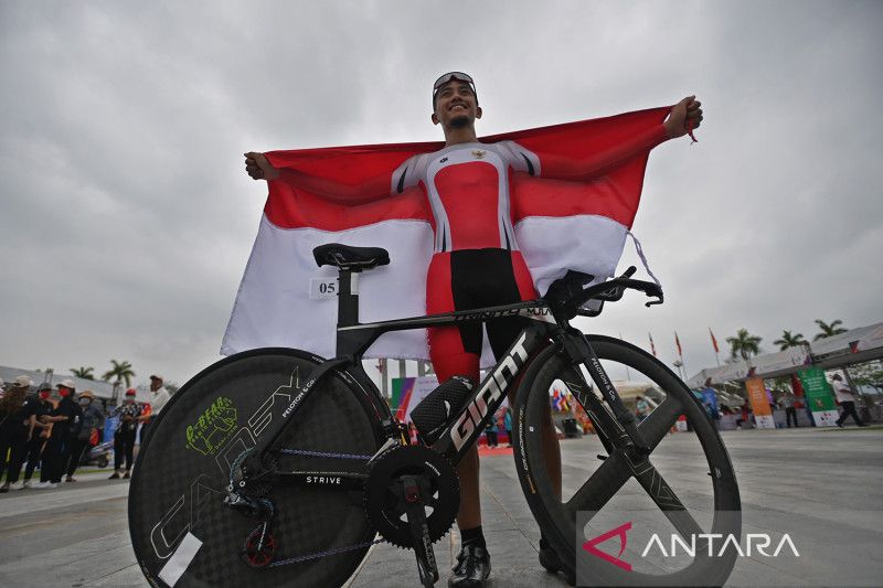 Aiman Cahyadi rebut medali perak balap sepeda