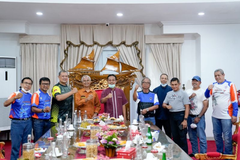 Gubernur promosikan kuliner Sulsel ke mantan pembalap legendaris Indonesia