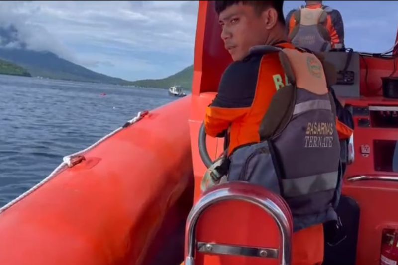 Kapal ikan berpenumpang 10 orang tenggelam di perairan Ternate