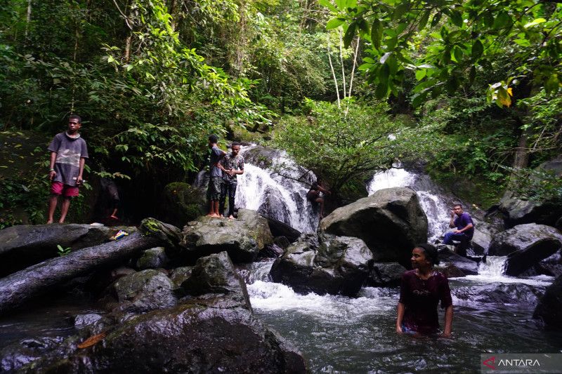 Menilik objek wisata air terjun Klaligi di Sorong, Papua Barat