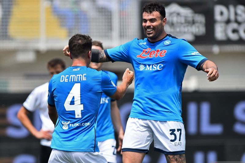 Napoli tutup Serie A musim 2021/2022 dengan kemenangan 3-0 atas Spezia