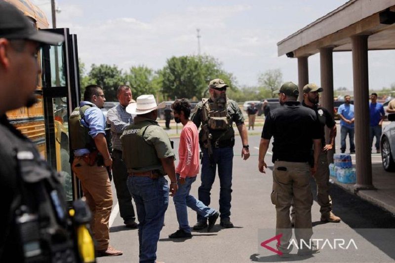 Empat belas siswa dan satu guru meninggal dunia jadi korban penembakan di SD Texas