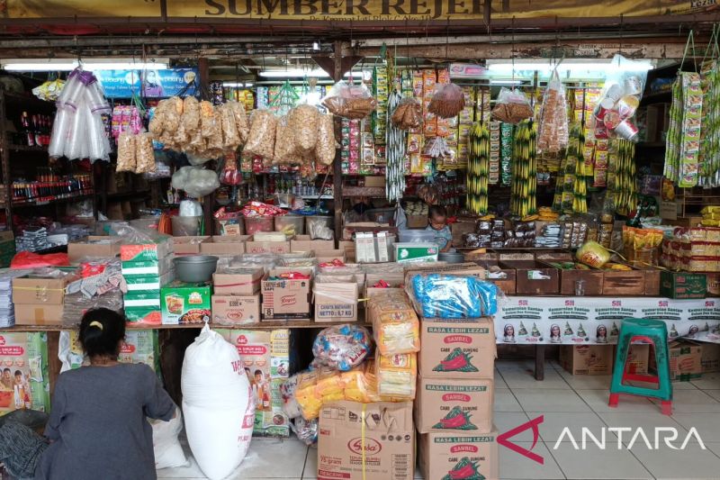 Pedagang di Pasar Kramat Jati khawatir harga minyak goreng curah naik