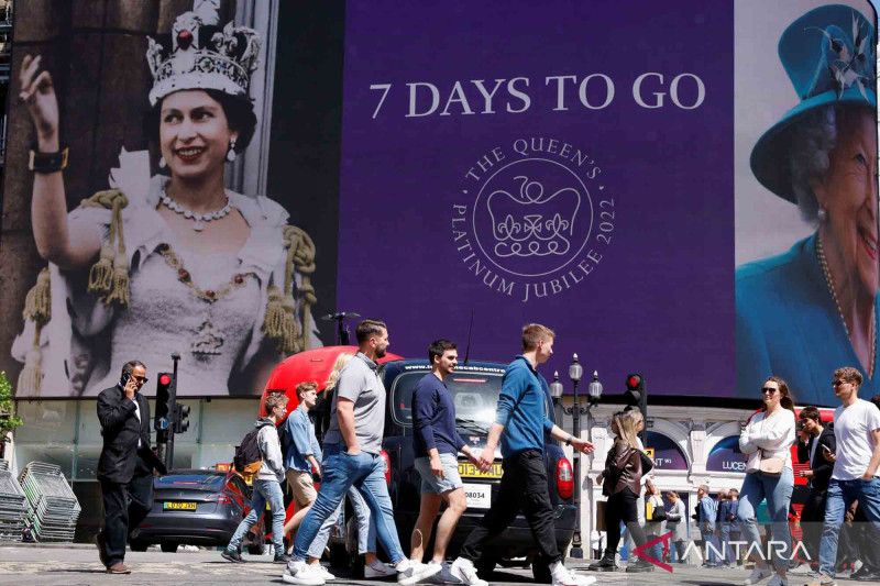 Tujuh hari menjelang perayaan 70 Tahun Ratu Inggris Elizabeth II bertahta