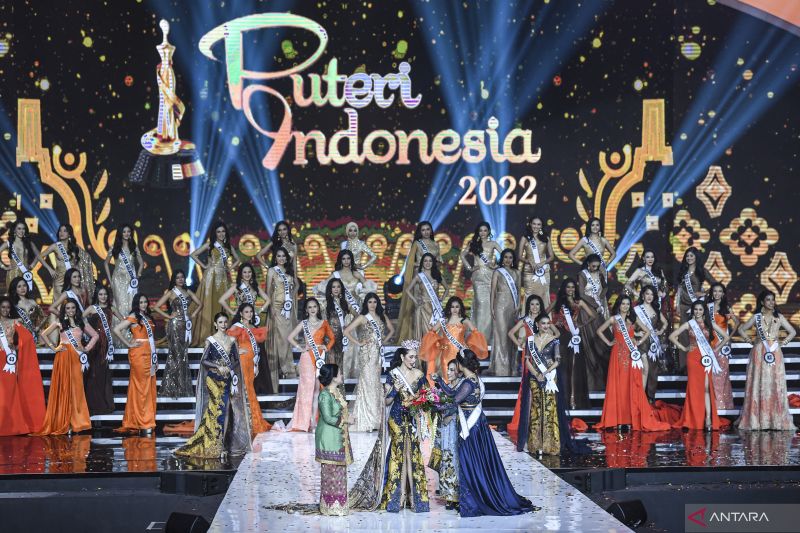 Puteri Indonesia 2022 berterimakasih atas saran Miss Universe