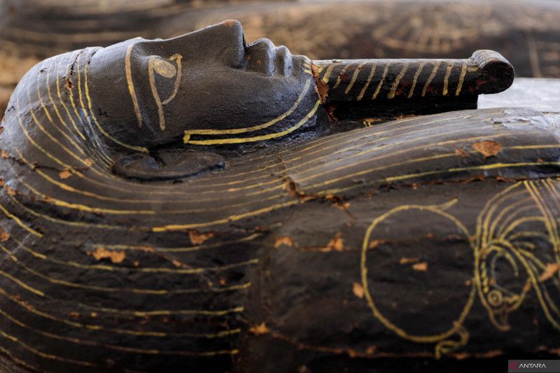 Sarkofagus  berusia sekitar 2500 tahun diperlihatkan di Mesir