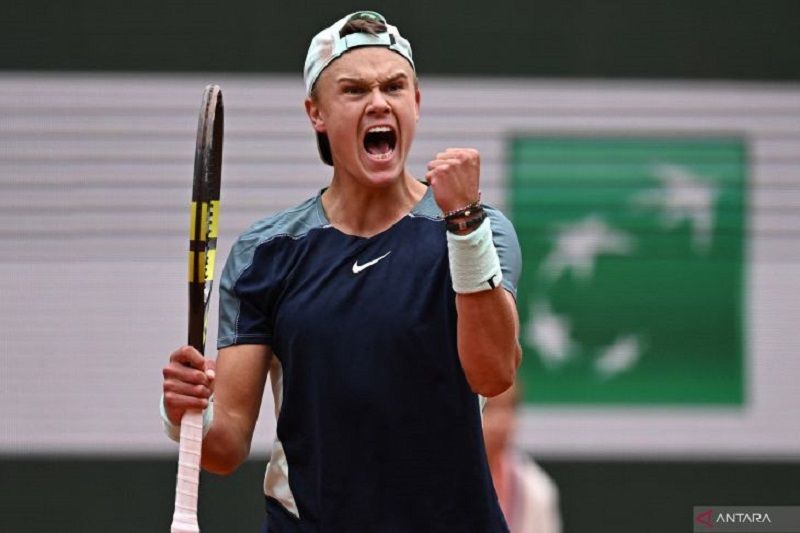 Tenis French Open: Holger Rune kalahkan Stefanos Tsitsipas