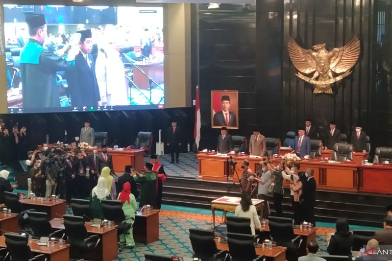 Ketua PT DKI pandu sumpah dua Wakil Ketua DPRD baru