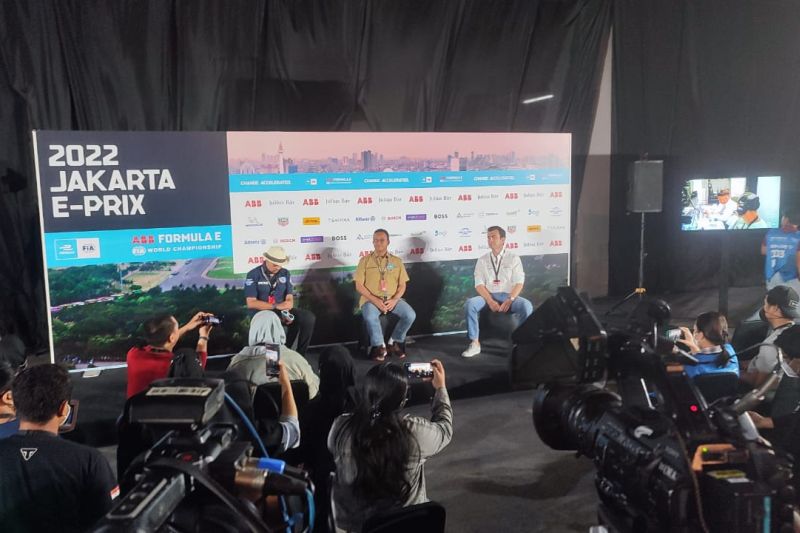 Jakarta sepekan, dari atap tribun Formula E ambruk hingga iklan bir
