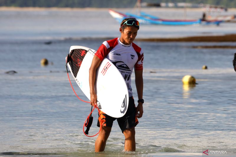 Rio Waida dan I Ketut Agus ke putaran keempat ISA World Surfing 2023