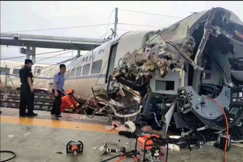 Kecelakaan kereta cepat China tewaskan masinis, lukai delapan lainnya