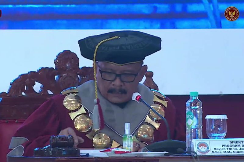 Hasto raih gelar doktor dengan predikat  summa cum laude