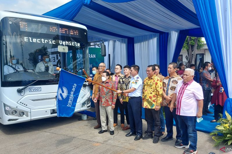 TransJakarta uji coba bus listrik rute Kampung Melayu – Tanah Abang