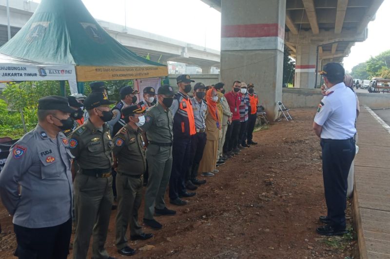 Pemkot Jaktim dirikan posko pengawas lalu lintas ternak di Duren Sawit