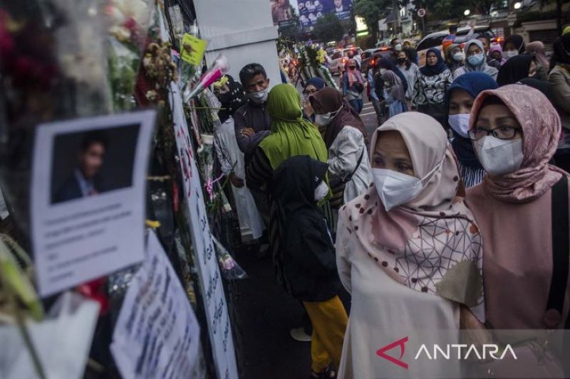 Jenazah Eril disemayamkan di Gedung Pakuan Bandung