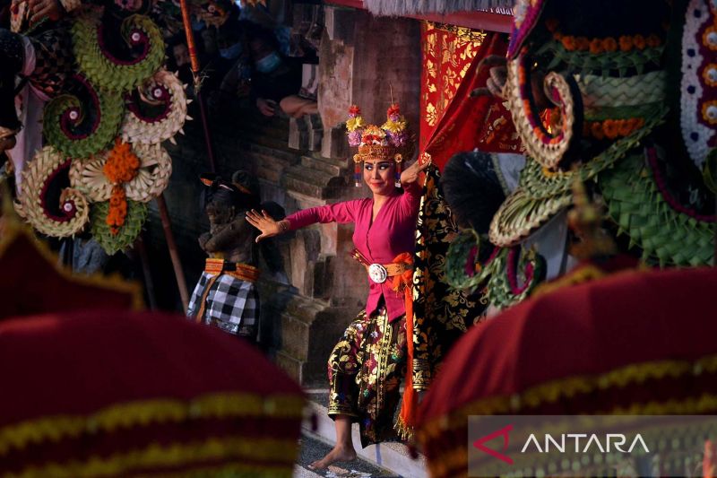 Parade Joged Bumbung tradisi di Bali