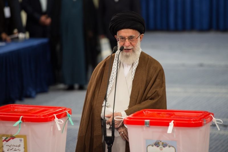 Ayatollah Khamenei pimpin shalat jenazah Presiden Iran Ebrahim Raisi