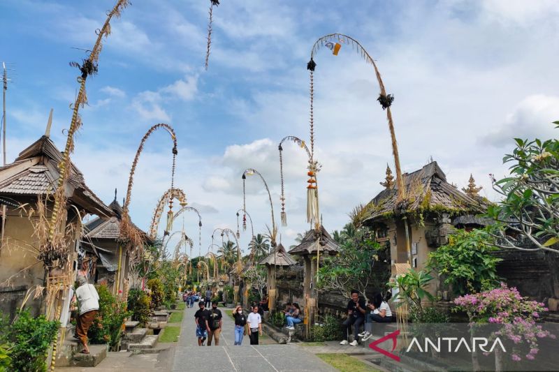 Rehat sejenak dan nikmati jajanan khas di Desa Penglipuran Bali