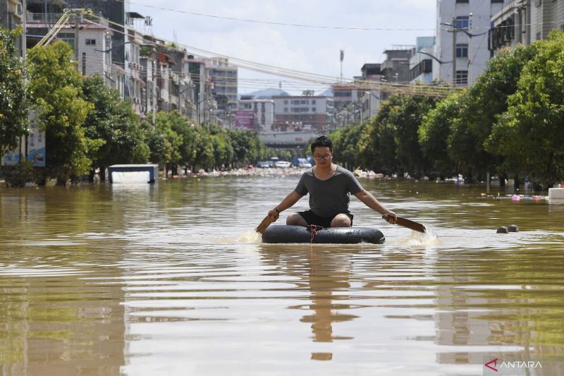 Banjir bandang di kota wisata Pengzhou China menewaskan tujuh orang