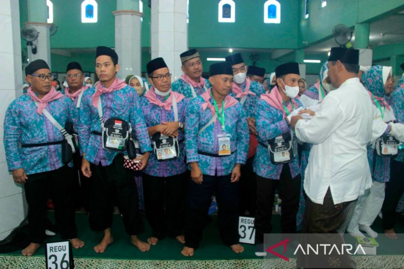 Bupati Belitung lepas keberangkatan 107 calon haji ke Mekkah