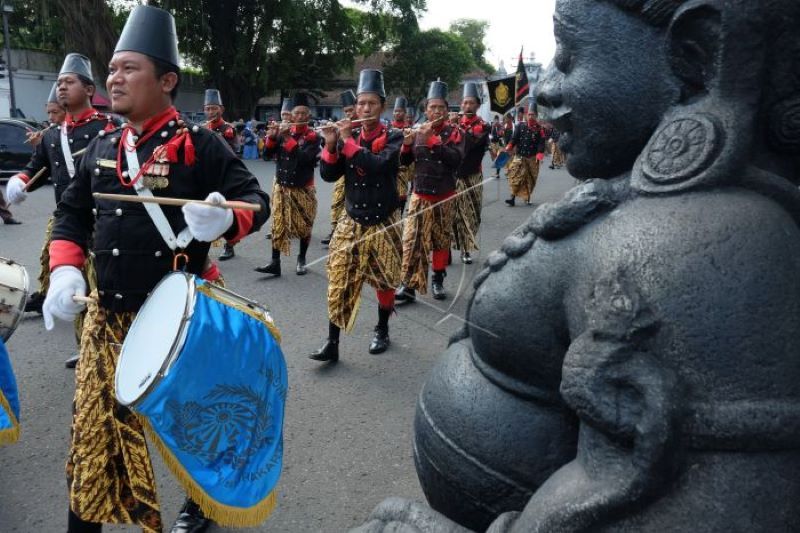 Atraksi Prajurit Dewan Adat Keraton Solo 