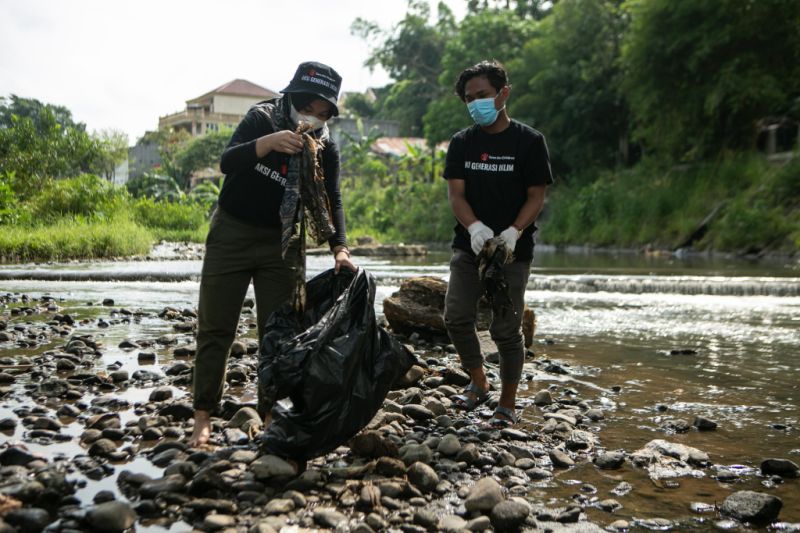 AKSI BERSIH SAMPAH DI SUNGAI CODE