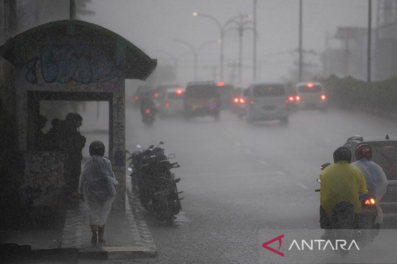 BMKG ingatkan waspada potensi hujan lebat di sejumlah provinsi