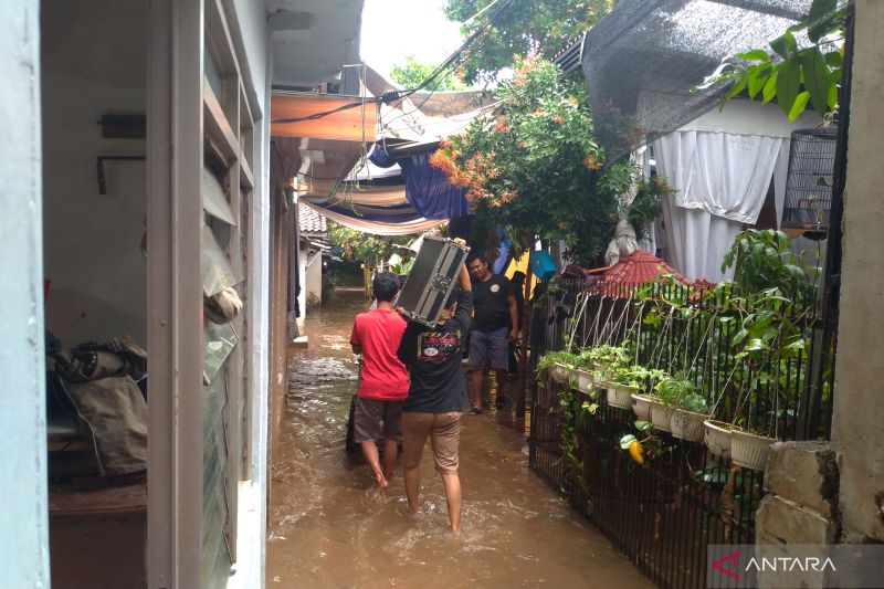Banjir di Cilandak Timur Jaksel capai 65 cm