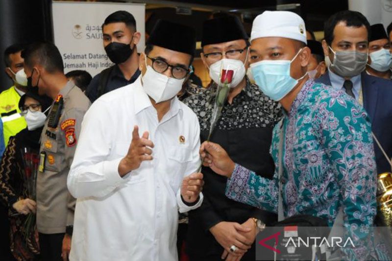 Menko PMK dan Menhub sambut kepulangan Jemaah Haji di Bandara Soetta