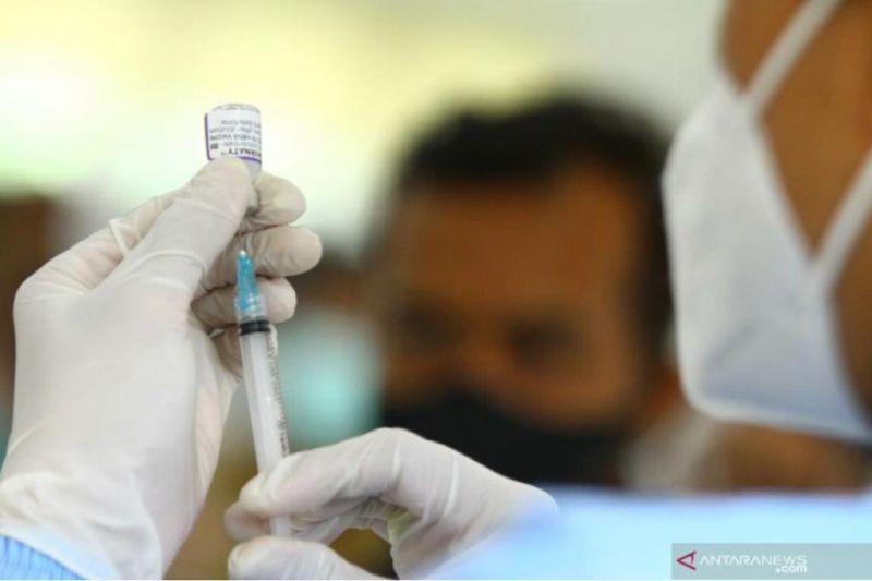 Gubernur Jatim: Tenaga kesehatan prioritas vaksin booster kedua