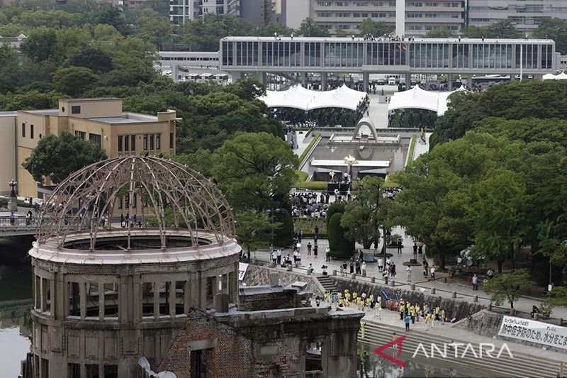 Hiroshima berdoa demi perdamaian pada peringatan penjatuhan bom atom