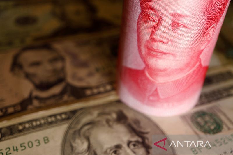 Yuan Kembali Jatuh 97 Basis Poin Menjadi 6,9810 terhadap Dolar AS