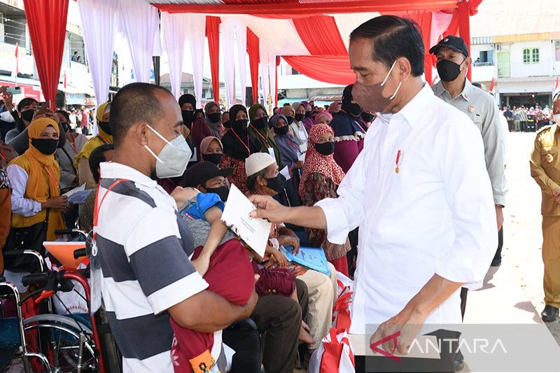 Jokowi akan hitung lagi APBN untuk tambah bansos