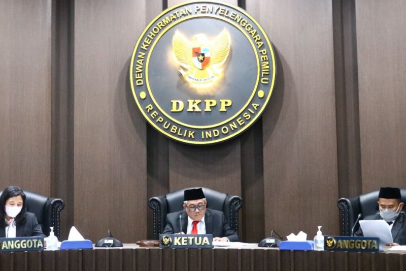 DKPP berhentikan Anggota KPU Kapuas soal pengadaan APD Pilkada Kalteng