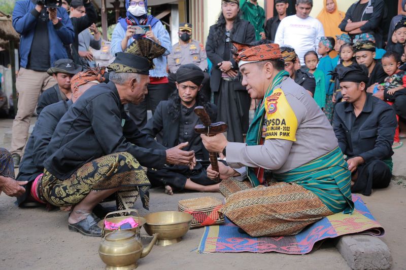 Kapolda NTB dapat Gelar Adat masyarakat adat Sembalun Lombok Timur